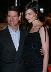 Tom Cruise y Katie Holmes son fieles creyentes y defensores de la cienciología